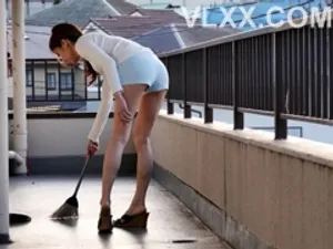Bố tái hôn với má kế quá trẻ khiến cậu con trai không thể không thèm