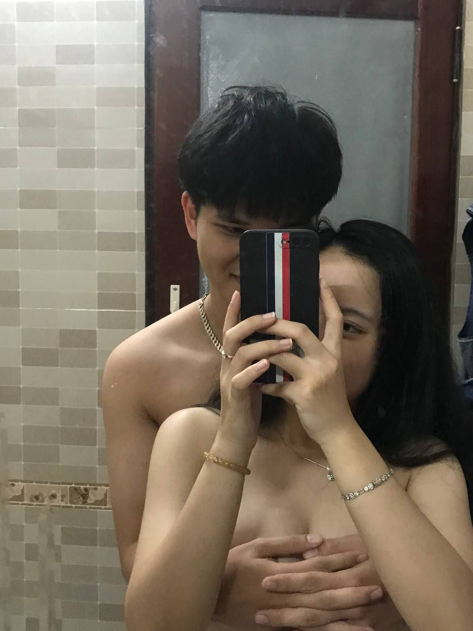 Làm tình cùng cô hàng xóm dâm dục bằng tư thế doggy